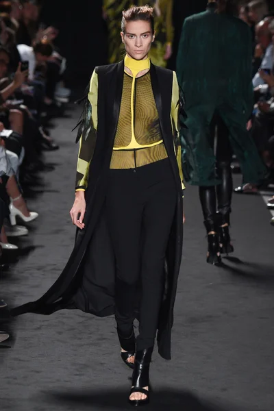 Look 17